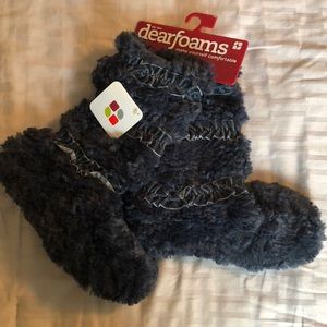 SOLD Dearfoams indoor/outdoor slippers, soft